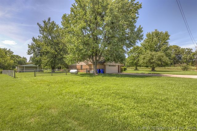 17404 S 324th East Avenue, Coweta, OK 74429