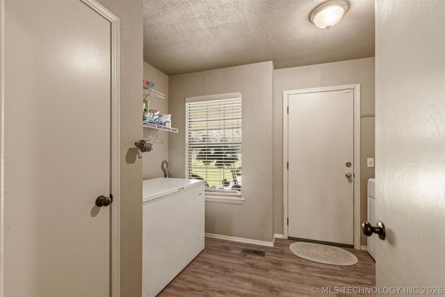 17404 S 324th East Avenue, Coweta, OK 74429