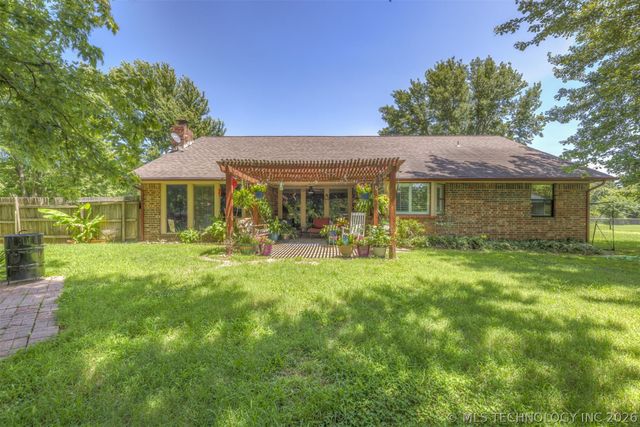 17404 S 324th East Avenue, Coweta, OK 74429