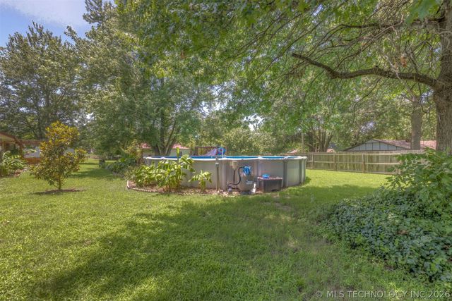 17404 S 324th East Avenue, Coweta, OK 74429