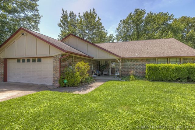 17404 S 324th East Avenue, Coweta, OK 74429