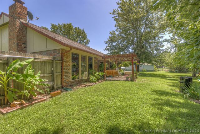 17404 S 324th East Avenue, Coweta, OK 74429