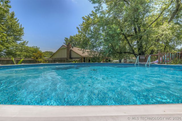 17404 S 324th East Avenue, Coweta, OK 74429