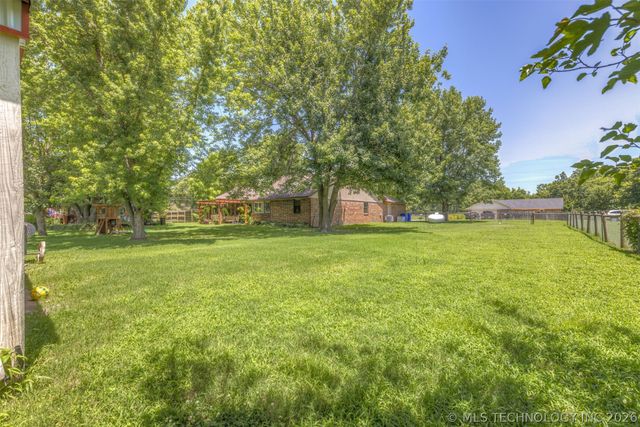 17404 S 324th East Avenue, Coweta, OK 74429