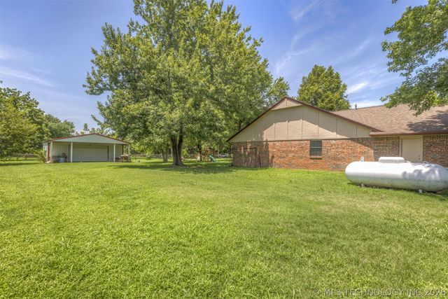17404 S 324th East Avenue, Coweta, OK 74429