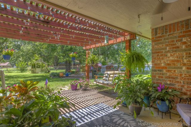 17404 S 324th East Avenue, Coweta, OK 74429