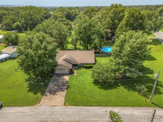 17404 S 324th East Avenue, Coweta, OK 74429