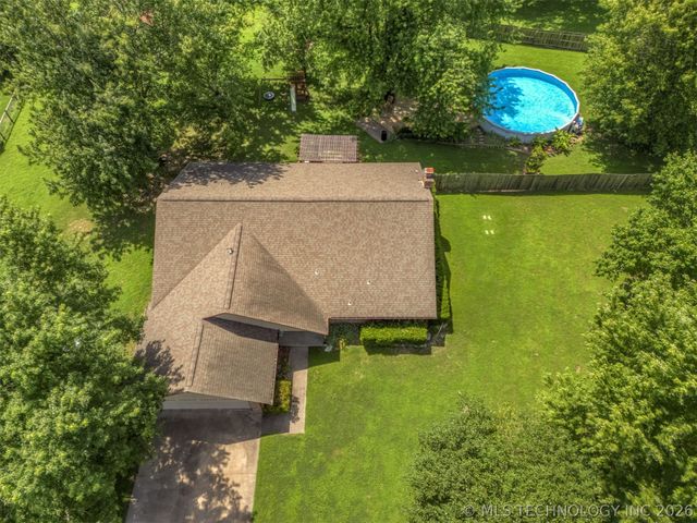 17404 S 324th East Avenue, Coweta, OK 74429