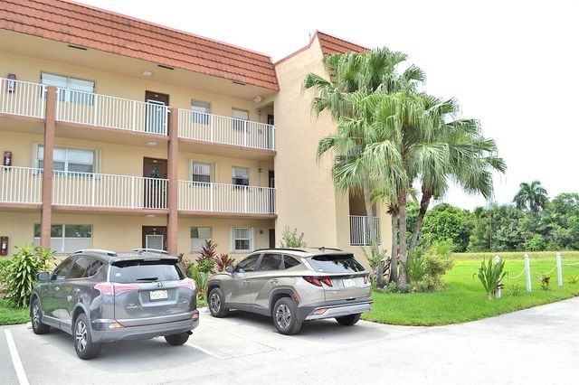 8841 Sunrise Lakes Boulevard 112, Sunrise, FL 33322
