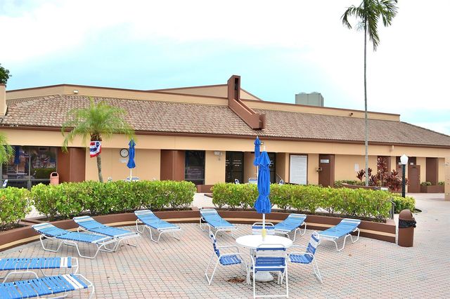 8841 Sunrise Lakes Boulevard 112, Sunrise, FL 33322