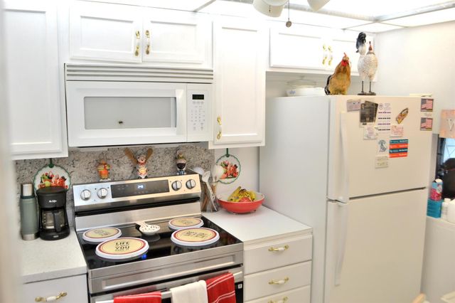8841 Sunrise Lakes Boulevard 112, Sunrise, FL 33322
