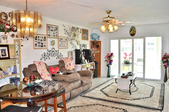 8841 Sunrise Lakes Boulevard 112, Sunrise, FL 33322
