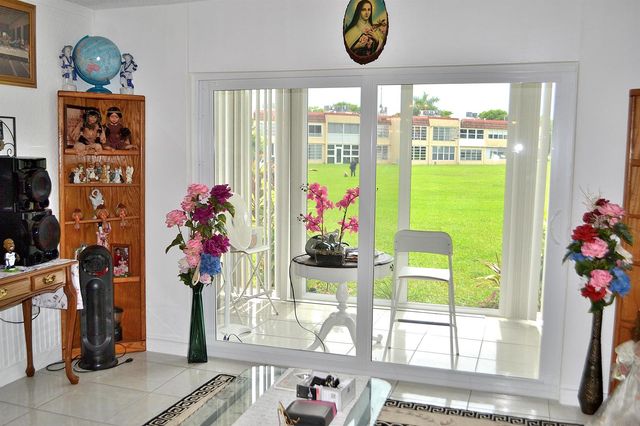 8841 Sunrise Lakes Boulevard 112, Sunrise, FL 33322