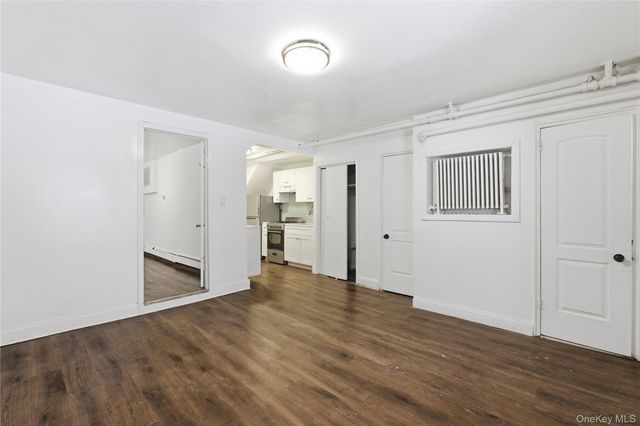 1042 E 233rd Street, Bronx, NY 10466