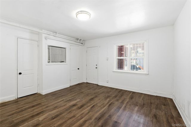 1042 E 233rd Street, Bronx, NY 10466