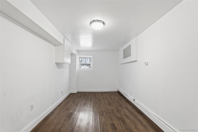 1042 E 233rd Street, Bronx, NY 10466