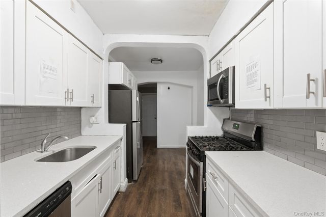 1042 E 233rd Street, Bronx, NY 10466