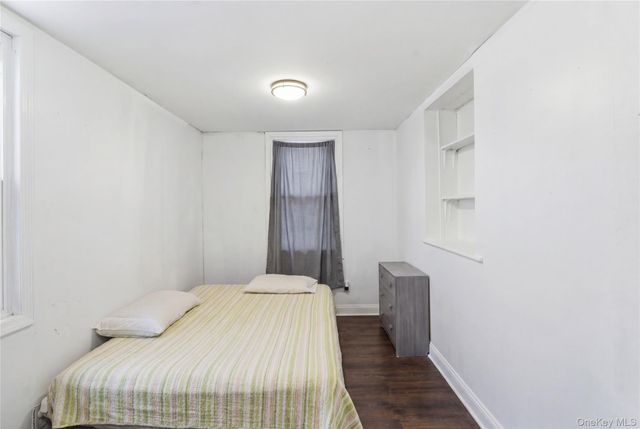 1042 E 233rd Street, Bronx, NY 10466