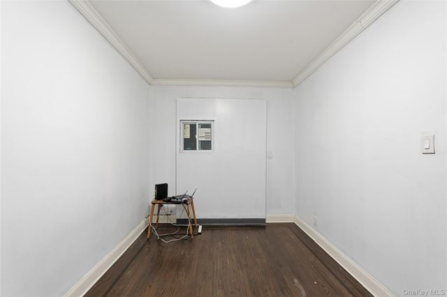 1042 E 233rd Street, Bronx, NY 10466