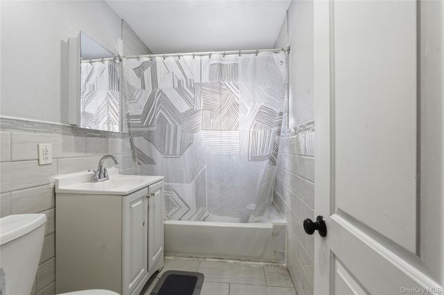 1042 E 233rd Street, Bronx, NY 10466