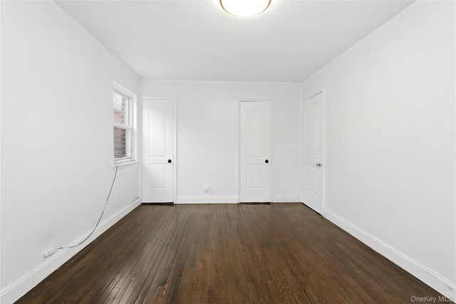 1042 E 233rd Street, Bronx, NY 10466