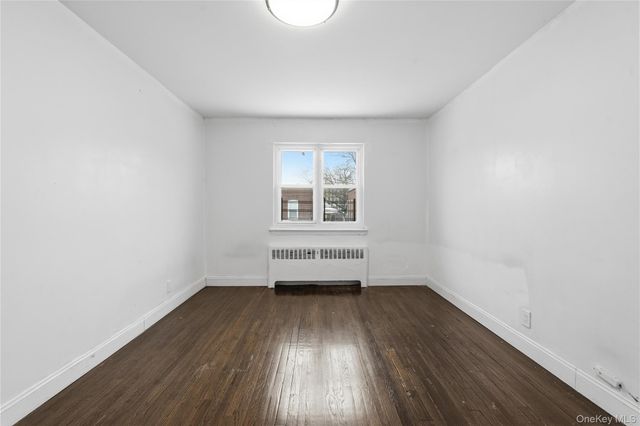 1042 E 233rd Street, Bronx, NY 10466