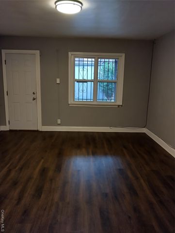 1042 E 233rd Street, Bronx, NY 10466