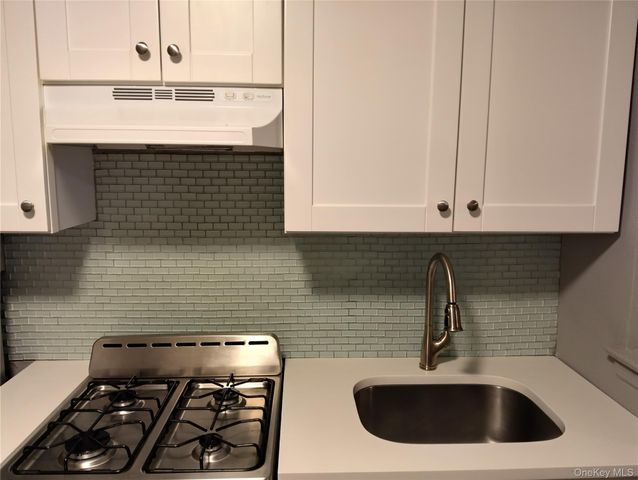 1042 E 233rd Street, Bronx, NY 10466