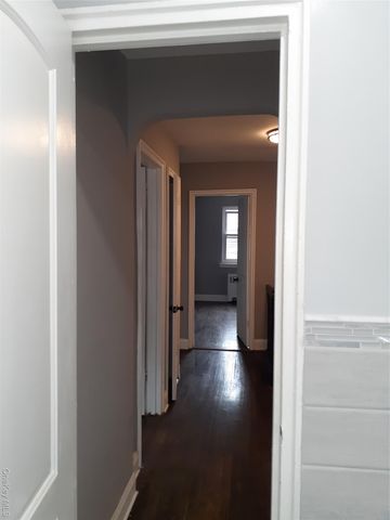 1042 E 233rd Street, Bronx, NY 10466