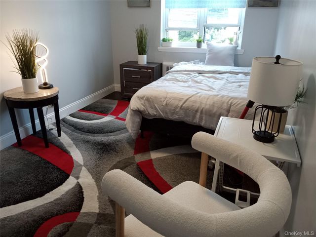 1042 E 233rd Street, Bronx, NY 10466