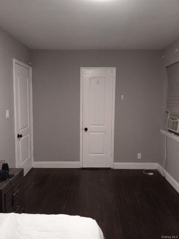 1042 E 233rd Street, Bronx, NY 10466