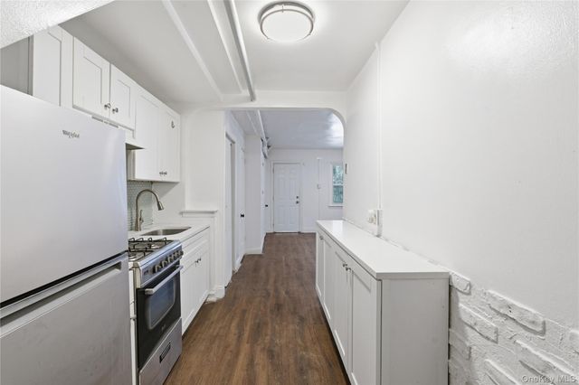 1042 E 233rd Street, Bronx, NY 10466