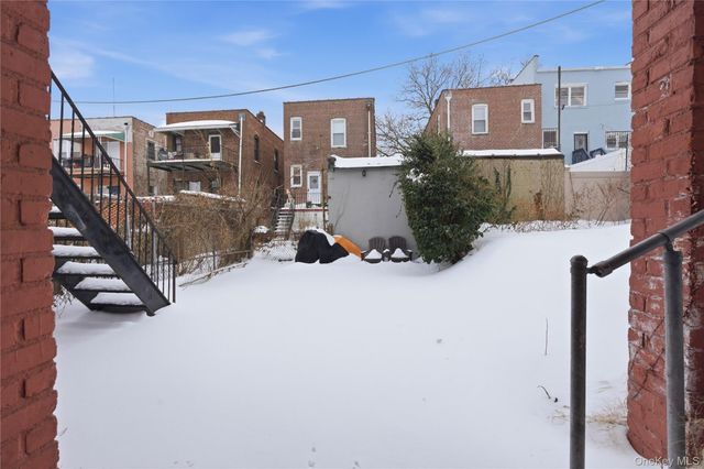 1042 E 233rd Street, Bronx, NY 10466