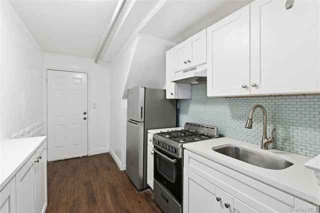 1042 E 233rd Street, Bronx, NY 10466