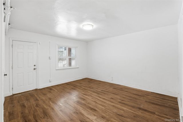 1042 E 233rd Street, Bronx, NY 10466