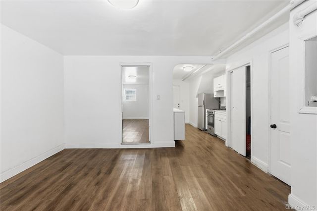 1042 E 233rd Street, Bronx, NY 10466