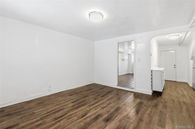 1042 E 233rd Street, Bronx, NY 10466