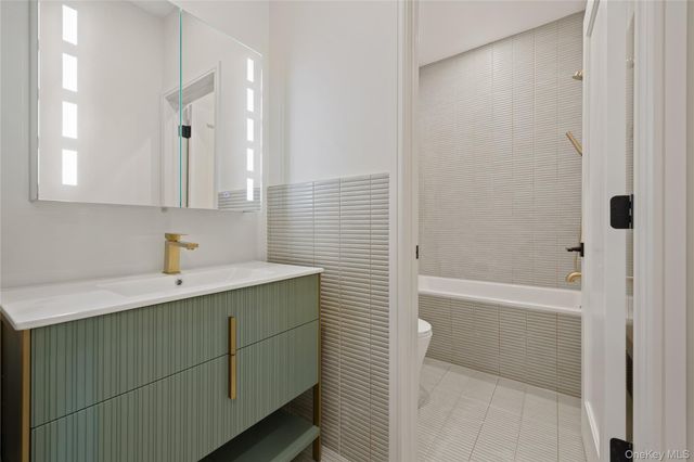 15 Ridge Avenue 205, Spring Valley, NY 10977