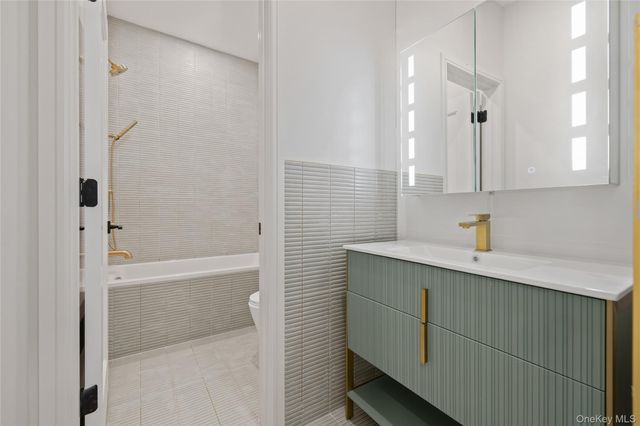 15 Ridge Avenue 205, Spring Valley, NY 10977