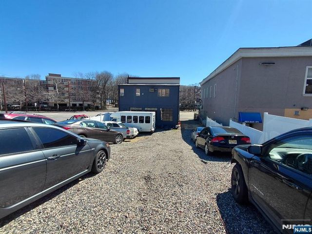 830 River Road, Edgewater, NJ 07020