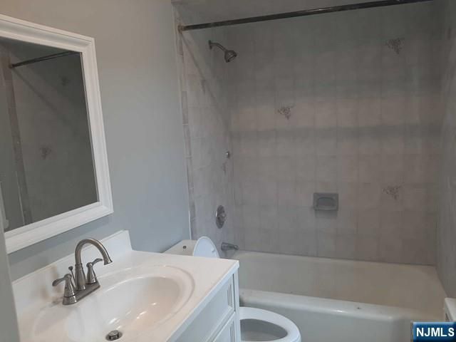 830 River Road, Edgewater, NJ 07020