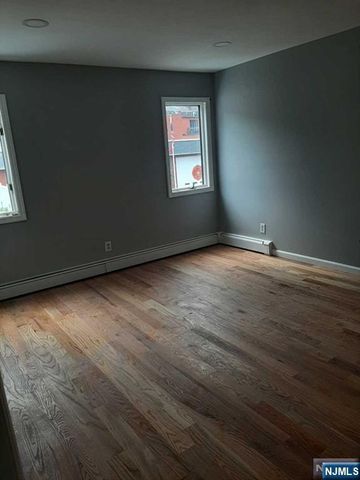 830 River Road, Edgewater, NJ 07020