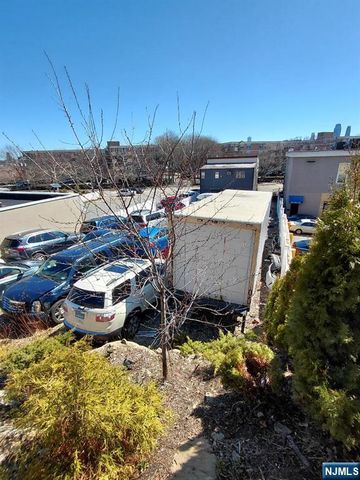 830 River Road, Edgewater, NJ 07020