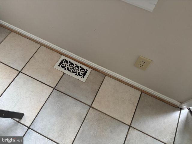 5360 WINFIELD RD, Fairfax, VA 22030