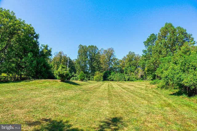 5360 WINFIELD RD, Fairfax, VA 22030