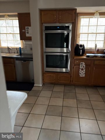 5360 WINFIELD RD, Fairfax, VA 22030