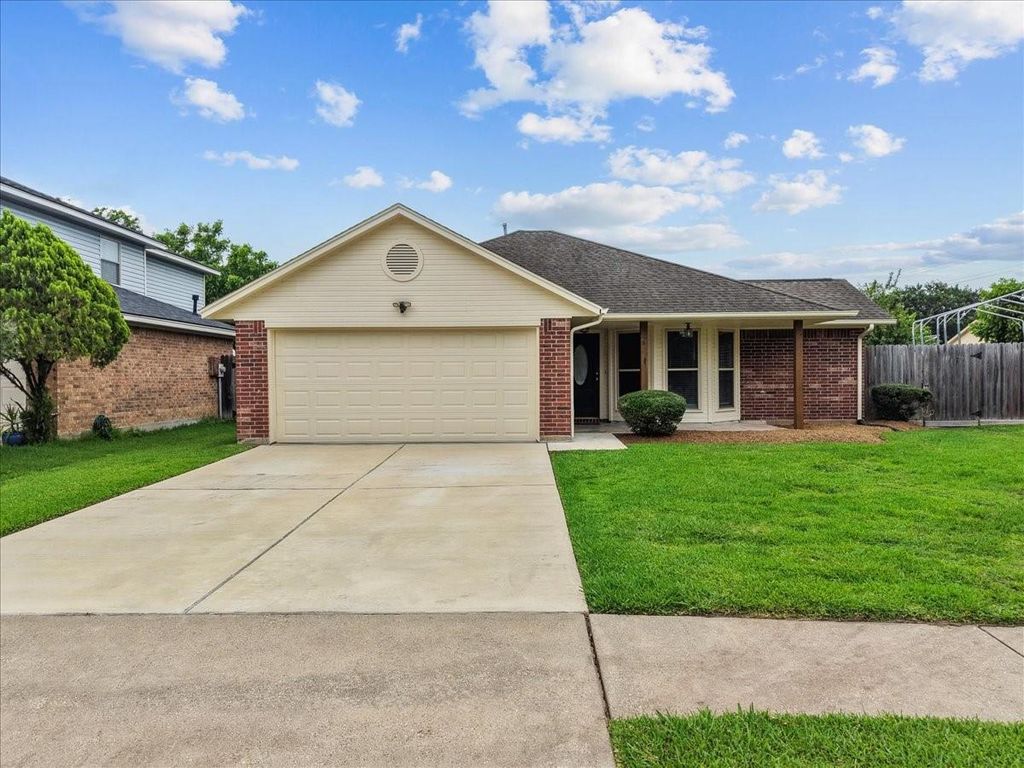 3735 Pine Cone Trail, Pasadena, TX 77505