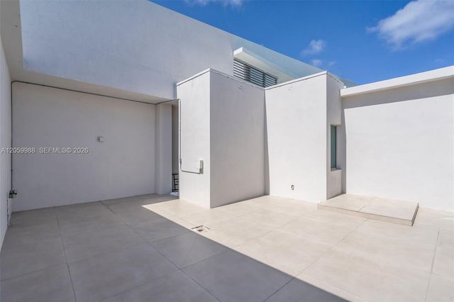 92 SW 3rd St 5204, Miami, FL 33130