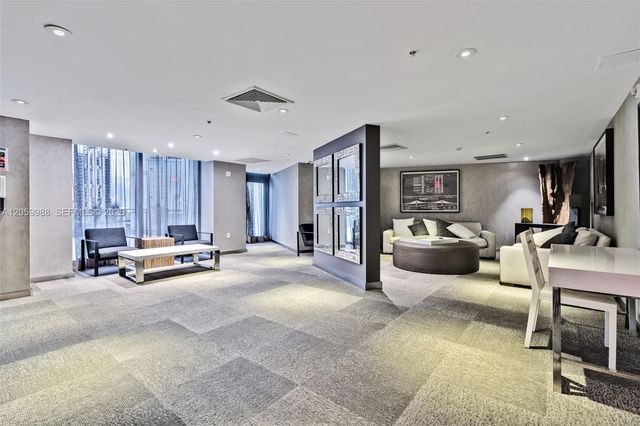 92 SW 3rd St 5204, Miami, FL 33130