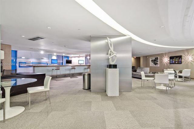 92 SW 3rd St 5204, Miami, FL 33130